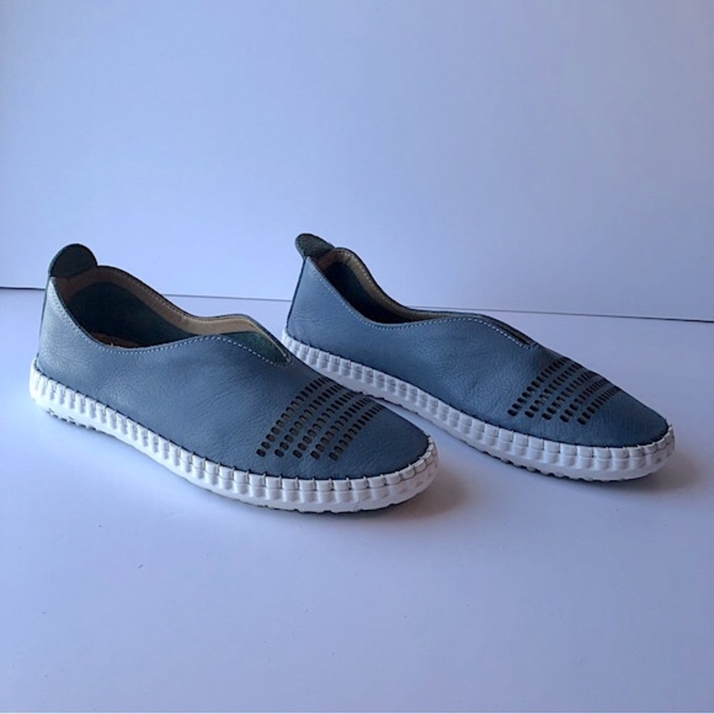 Bueno Blue Leather Slip-On Sneaker
